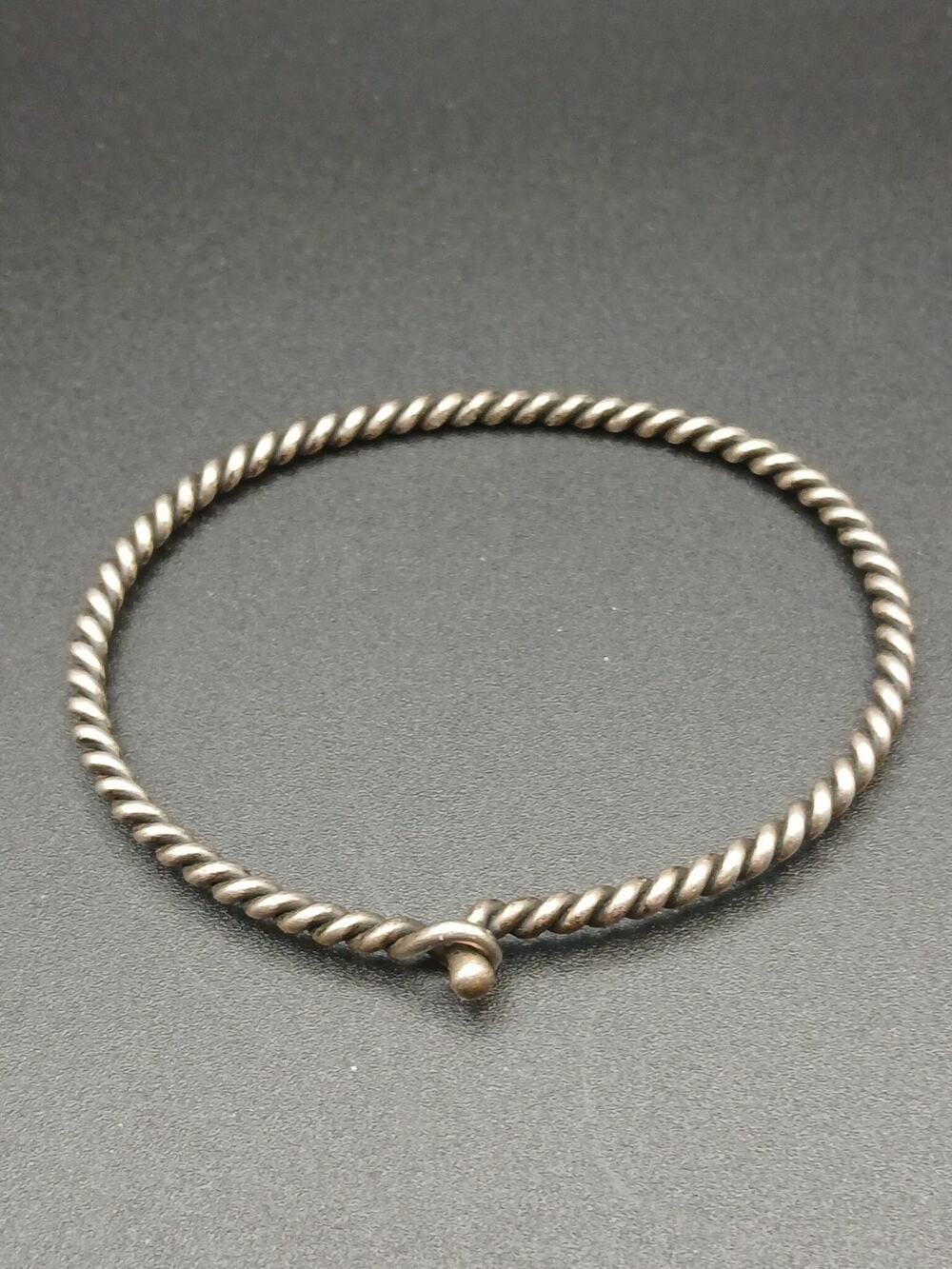 Retired James Avery 925 VTG Twisted Wire Hook Bangle Bracelet 10gr - 7"